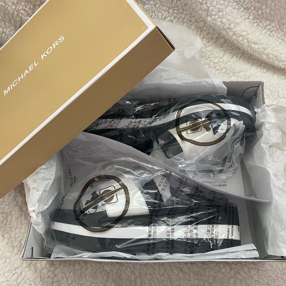 Michael Kors Kids Black and White Slide Sandals - Picture 5 of 5